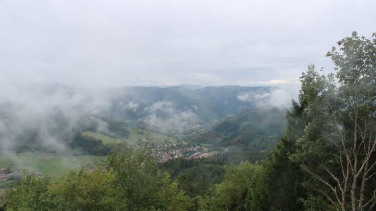 Dieses Bild zeigt eine Webcam-Aufnahme vom Achertal, aufgenommen am Freitag, den 18.09.2026 um 14:30 Uhr. Die Temperatur betrug 12°C.