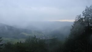 Dieses Bild zeigt eine Webcam-Aufnahme vom Achertal, aufgenommen am Freitag, den 12.06.2026 um 20:20 Uhr. Die Temperatur betrug 12.7°C.