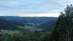Dieses Bild zeigt eine Webcam-Aufnahme vom Achertal, aufgenommen am Sonntag, den 26.07.2026 um 20:50 Uhr. Die Temperatur betrug 20.1°C.