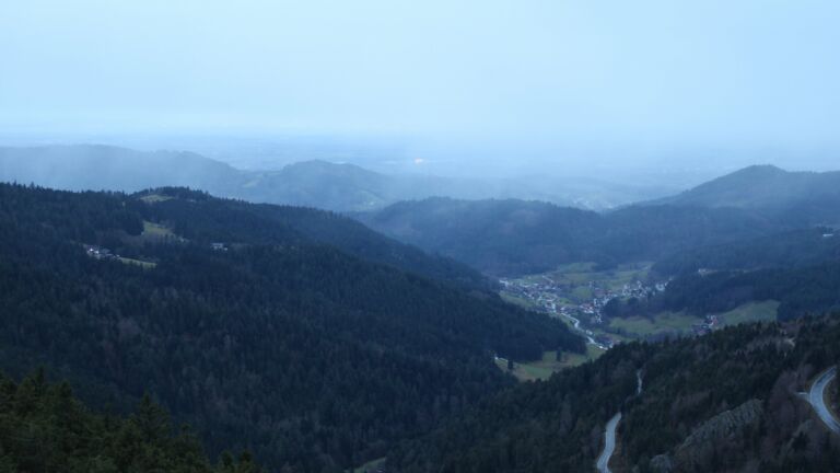 Dieses Bild zeigt eine Webcam-Aufnahme vom Achertal, aufgenommen am Samstag, den 06.12.2025 um 08:00 Uhr. Die Temperatur betrug 1.8°C.