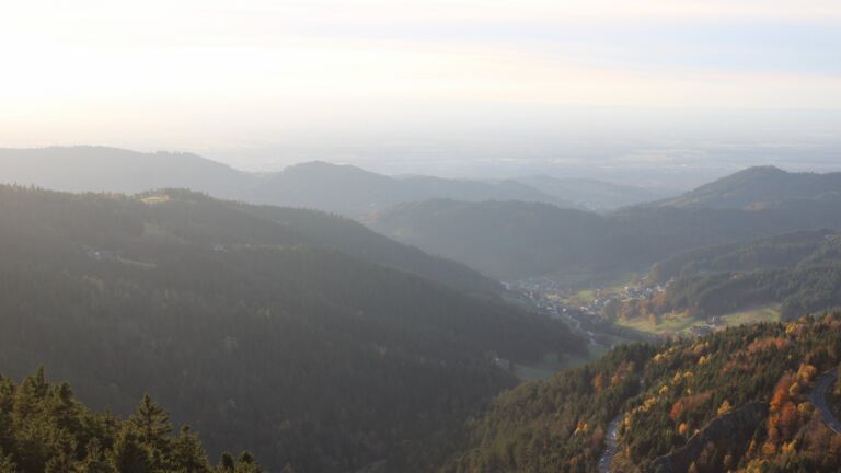 Dieses Bild zeigt eine Webcam-Aufnahme vom Achertal, aufgenommen am Donnerstag, den 30.10.2025 um 16:30 Uhr. Die Temperatur betrug 7.7°C.