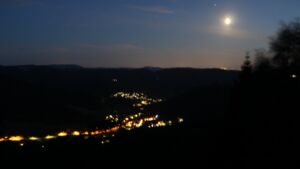 Dieses Bild zeigt eine Webcam-Aufnahme vom Achertal, aufgenommen am Montag, den 20.07.2026 um 22:40 Uhr. Die Temperatur betrug 13.9°C.