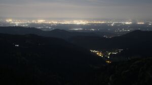 Dieses Bild zeigt eine Webcam-Aufnahme vom Achertal, aufgenommen am Sonntag, den 26.04.2026 um 02:00 Uhr. Die Temperatur betrug 10.5°C.