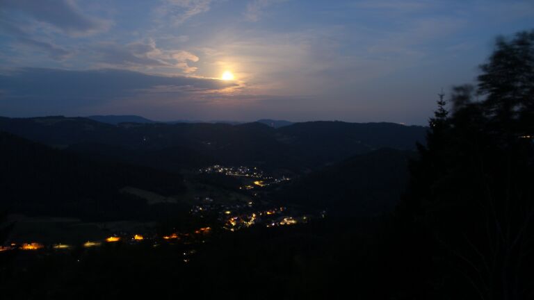 Dieses Bild zeigt eine Webcam-Aufnahme vom Achertal, aufgenommen am Dienstag, den 30.06.2026 um 04:20 Uhr. Die Temperatur betrug 19.5°C.