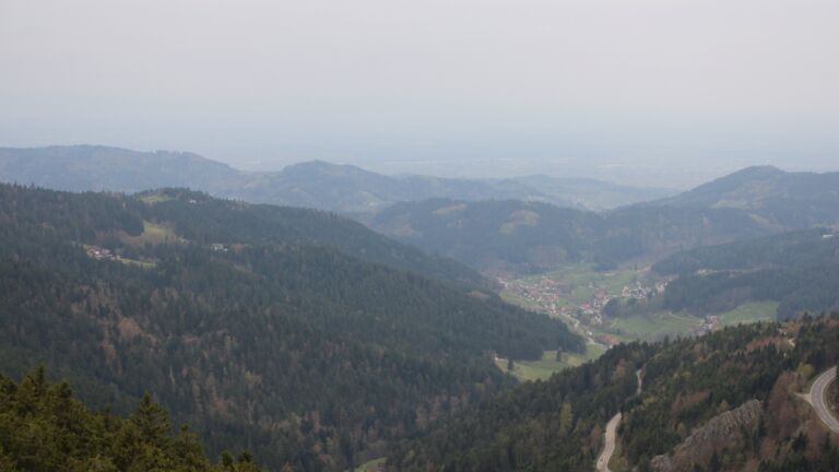 Dieses Bild zeigt eine Webcam-Aufnahme vom Achertal, aufgenommen am Samstag, den 11.04.2026 um 17:50 Uhr. Die Temperatur betrug 13.7°C.