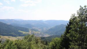 Dieses Bild zeigt eine Webcam-Aufnahme vom Achertal, aufgenommen am Mittwoch, den 29.07.2026 um 16:10 Uhr. Die Temperatur betrug 34.8°C.