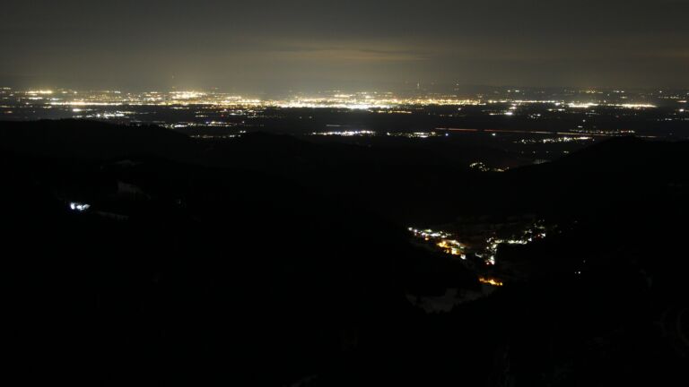 Dieses Bild zeigt eine Webcam-Aufnahme vom Achertal, aufgenommen am Mittwoch, den 14.01.2026 um 02:00 Uhr. Die Temperatur betrug 5.9°C.