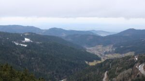 Dieses Bild zeigt eine Webcam-Aufnahme vom Achertal, aufgenommen am Sonntag, den 01.02.2026 um 12:50 Uhr. Die Temperatur betrug 3.4°C.