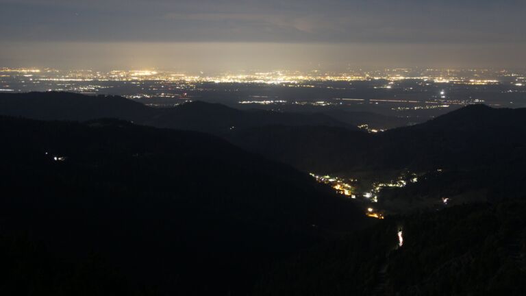 Dieses Bild zeigt eine Webcam-Aufnahme vom Achertal, aufgenommen am Donnerstag, den 02.10.2025 um 22:00 Uhr. Die Temperatur betrug 4.5°C.