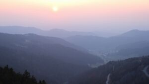 Dieses Bild zeigt eine Webcam-Aufnahme vom Achertal, aufgenommen am Sonntag, den 22.03.2026 um 18:30 Uhr. Die Temperatur betrug 5.5°C.