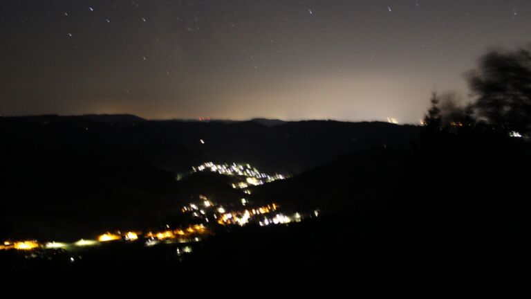 Dieses Bild zeigt eine Webcam-Aufnahme vom Achertal, aufgenommen am Mittwoch, den 12.08.2026 um 00:30 Uhr. Die Temperatur betrug 21.2°C.