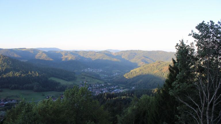 Dieses Bild zeigt eine Webcam-Aufnahme vom Achertal, aufgenommen am Sonntag, den 06.09.2026 um 07:40 Uhr. Die Temperatur betrug 13.5°C.