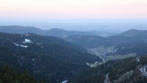 Dieses Bild zeigt eine Webcam-Aufnahme vom Achertal, aufgenommen am Freitag, den 16.01.2026 um 08:20 Uhr. Die Temperatur betrug 5.1°C.