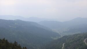 Dieses Bild zeigt eine Webcam-Aufnahme vom Achertal, aufgenommen am Donnerstag, den 07.05.2026 um 17:10 Uhr. Die Temperatur betrug 8.6°C.