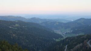 Dieses Bild zeigt eine Webcam-Aufnahme vom Achertal, aufgenommen am Freitag, den 17.04.2026 um 06:50 Uhr. Die Temperatur betrug 9.9°C.