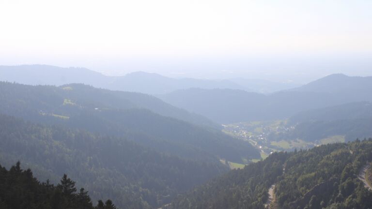 Dieses Bild zeigt eine Webcam-Aufnahme vom Achertal, aufgenommen am Sonntag, den 17.08.2025 um 18:10 Uhr. Die Temperatur betrug 17.1°C.