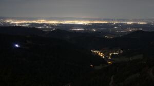 Dieses Bild zeigt eine Webcam-Aufnahme vom Achertal, aufgenommen am Dienstag, den 09.12.2025 um 02:30 Uhr. Die Temperatur betrug 10.5°C.