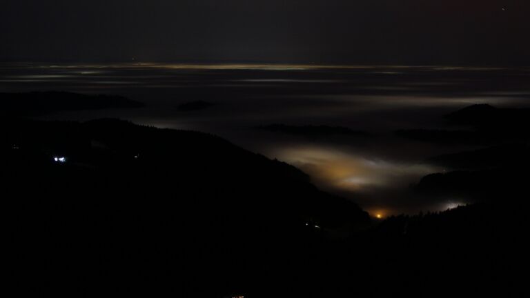 Dieses Bild zeigt eine Webcam-Aufnahme vom Achertal, aufgenommen am Montag, den 19.01.2026 um 22:30 Uhr. Die Temperatur betrug 6.5°C.