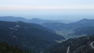 Dieses Bild zeigt eine Webcam-Aufnahme vom Achertal, aufgenommen am Freitag, den 10.04.2026 um 20:00 Uhr. Die Temperatur betrug 6.2°C.