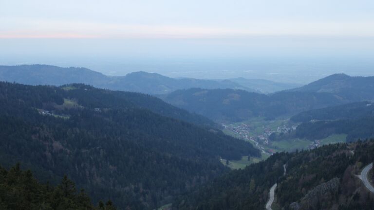 Dieses Bild zeigt eine Webcam-Aufnahme vom Achertal, aufgenommen am Freitag, den 10.04.2026 um 20:00 Uhr. Die Temperatur betrug 6.2°C.