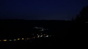 Dieses Bild zeigt eine Webcam-Aufnahme vom Achertal, aufgenommen am Freitag, den 22.05.2026 um 04:10 Uhr. Die Temperatur betrug 15.5°C.