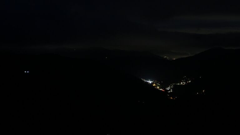 Dieses Bild zeigt eine Webcam-Aufnahme vom Achertal, aufgenommen am Donnerstag, den 04.12.2025 um 06:50 Uhr. Die Temperatur betrug 1.6°C.