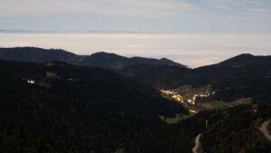 Dieses Bild zeigt eine Webcam-Aufnahme vom Achertal, aufgenommen am Freitag, den 07.11.2025 um 03:30 Uhr. Die Temperatur betrug 8.4°C.