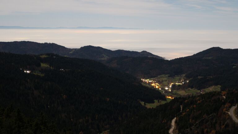 Dieses Bild zeigt eine Webcam-Aufnahme vom Achertal, aufgenommen am Freitag, den 07.11.2025 um 03:30 Uhr. Die Temperatur betrug 8.4°C.