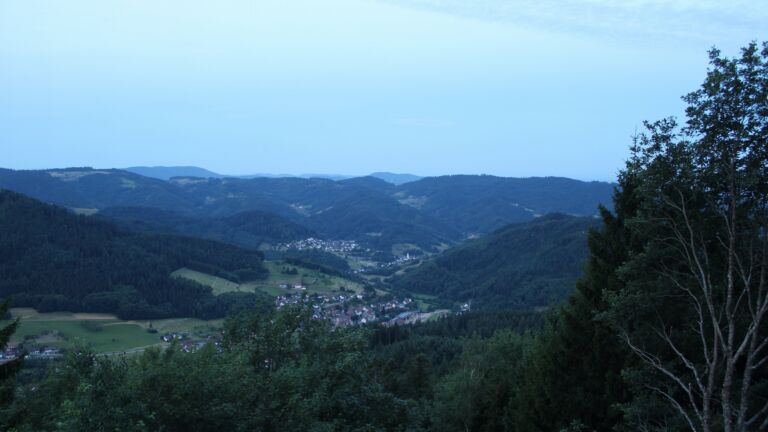 Dieses Bild zeigt eine Webcam-Aufnahme vom Achertal, aufgenommen am Mittwoch, den 08.07.2026 um 05:20 Uhr. Die Temperatur betrug 17.3°C.