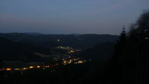 Dieses Bild zeigt eine Webcam-Aufnahme vom Achertal, aufgenommen am Freitag, den 26.06.2026 um 04:20 Uhr. Die Temperatur betrug 27.2°C.