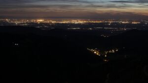 Dieses Bild zeigt eine Webcam-Aufnahme vom Achertal, aufgenommen am Sonntag, den 26.04.2026 um 21:50 Uhr. Die Temperatur betrug 10.1°C.