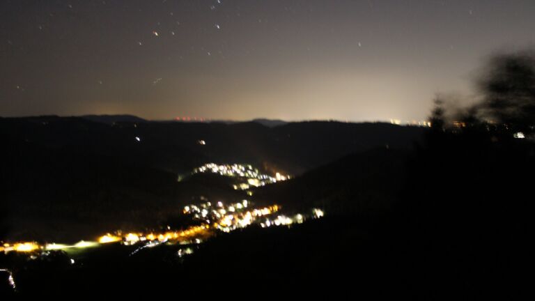 Dieses Bild zeigt eine Webcam-Aufnahme vom Achertal, aufgenommen am Dienstag, den 11.08.2026 um 22:40 Uhr. Die Temperatur betrug 22°C.