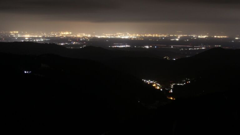 Dieses Bild zeigt eine Webcam-Aufnahme vom Achertal, aufgenommen am Donnerstag, den 15.01.2026 um 05:00 Uhr. Die Temperatur betrug 3.7°C.