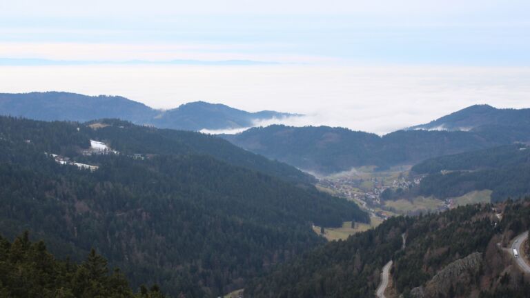 Dieses Bild zeigt eine Webcam-Aufnahme vom Achertal, aufgenommen am Mittwoch, den 04.02.2026 um 14:40 Uhr. Die Temperatur betrug 2.1°C.