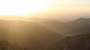 Dieses Bild zeigt eine Webcam-Aufnahme vom Achertal, aufgenommen am Donnerstag, den 12.03.2026 um 18:00 Uhr. Die Temperatur betrug 5.4°C.