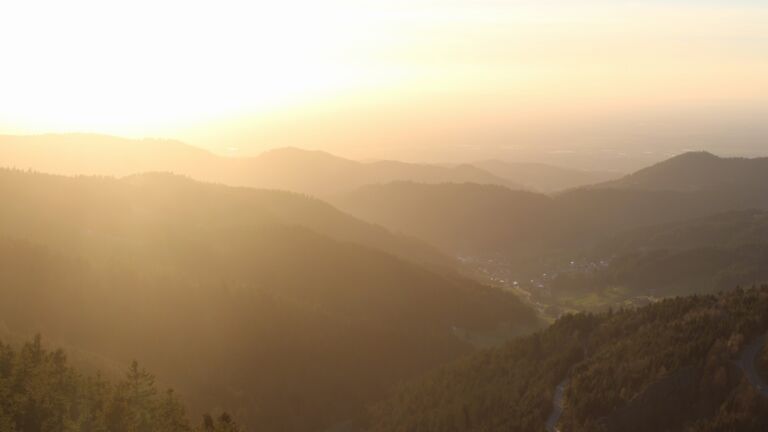 Dieses Bild zeigt eine Webcam-Aufnahme vom Achertal, aufgenommen am Donnerstag, den 12.03.2026 um 18:00 Uhr. Die Temperatur betrug 5.4°C.