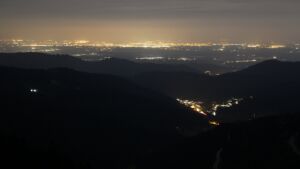 Dieses Bild zeigt eine Webcam-Aufnahme vom Achertal, aufgenommen am Dienstag, den 24.03.2026 um 23:00 Uhr. Die Temperatur betrug 6°C.