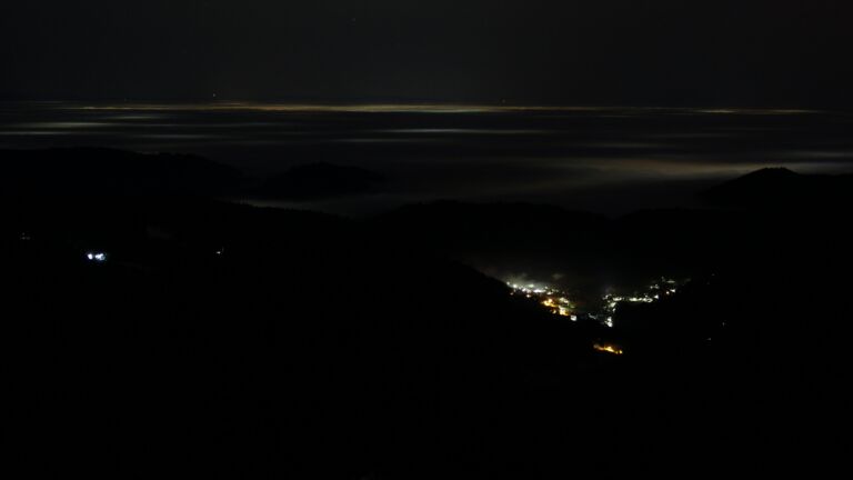 Dieses Bild zeigt eine Webcam-Aufnahme vom Achertal, aufgenommen am Dienstag, den 20.01.2026 um 00:30 Uhr. Die Temperatur betrug 7.8°C.