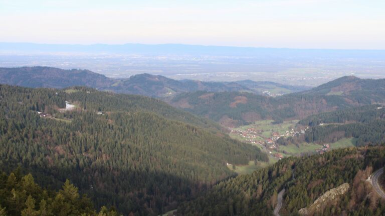 Dieses Bild zeigt eine Webcam-Aufnahme vom Achertal, aufgenommen am Sonntag, den 05.04.2026 um 08:20 Uhr. Die Temperatur betrug 9.9°C.