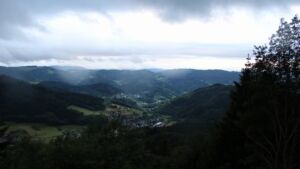 Dieses Bild zeigt eine Webcam-Aufnahme vom Achertal, aufgenommen am Freitag, den 05.06.2026 um 06:00 Uhr. Die Temperatur betrug 8.9°C.