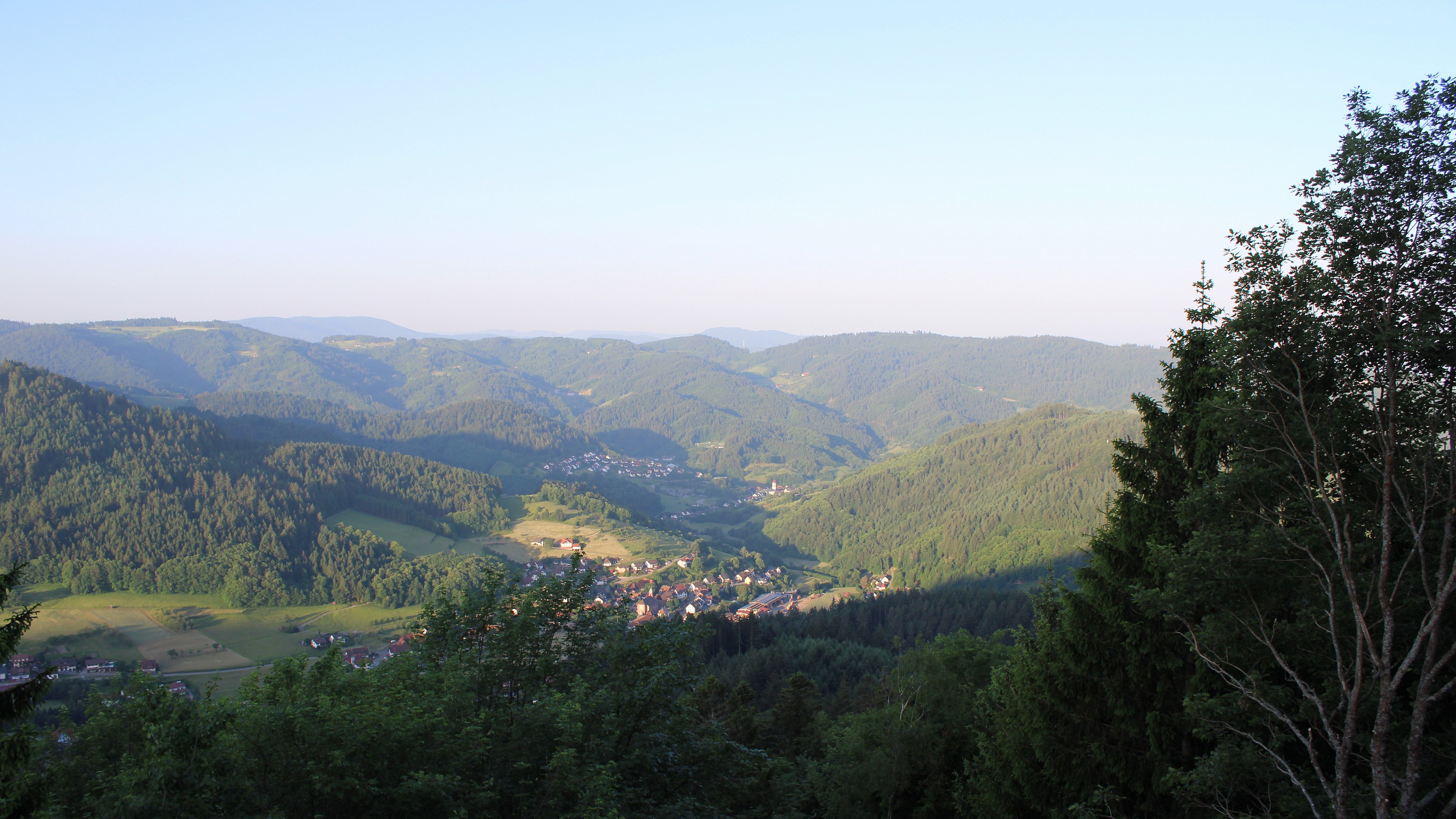 Dieses Bild zeigt eine Webcam-Aufnahme vom Achertal, aufgenommen am Mittwoch, den 27.05.2026 um 06:50 Uhr. Die Temperatur betrug 21.1°C.