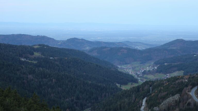 Dieses Bild zeigt eine Webcam-Aufnahme vom Achertal, aufgenommen am Donnerstag, den 13.11.2025 um 07:30 Uhr. Die Temperatur betrug 14.4°C.