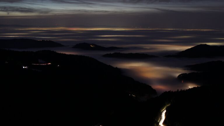 Dieses Bild zeigt eine Webcam-Aufnahme vom Achertal, aufgenommen am Dienstag, den 20.01.2026 um 18:30 Uhr. Die Temperatur betrug 6.1°C.