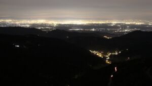 Dieses Bild zeigt eine Webcam-Aufnahme vom Achertal, aufgenommen am Freitag, den 31.10.2025 um 18:40 Uhr. Die Temperatur betrug 10.5°C.