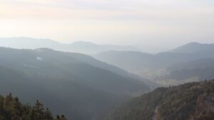 Dieses Bild zeigt eine Webcam-Aufnahme vom Achertal, aufgenommen am Montag, den 09.02.2026 um 16:30 Uhr. Die Temperatur betrug 5.1°C.