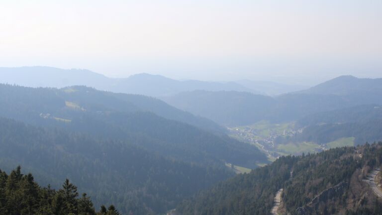 Dieses Bild zeigt eine Webcam-Aufnahme vom Achertal, aufgenommen am Mittwoch, den 18.03.2026 um 15:20 Uhr. Die Temperatur betrug 5°C.