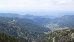 Dieses Bild zeigt eine Webcam-Aufnahme vom Achertal, aufgenommen am Dienstag, den 21.04.2026 um 14:50 Uhr. Die Temperatur betrug 5.1°C.