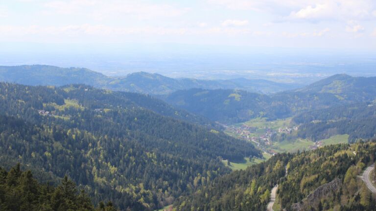 Dieses Bild zeigt eine Webcam-Aufnahme vom Achertal, aufgenommen am Dienstag, den 21.04.2026 um 14:50 Uhr. Die Temperatur betrug 5.1°C.