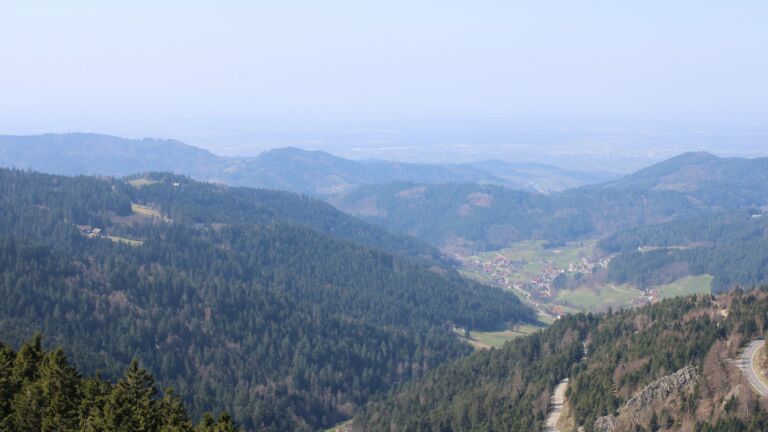 Dieses Bild zeigt eine Webcam-Aufnahme vom Achertal, aufgenommen am Mittwoch, den 18.03.2026 um 12:20 Uhr. Die Temperatur betrug 4.4°C.