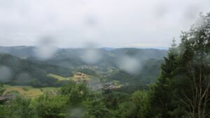 Dieses Bild zeigt eine Webcam-Aufnahme vom Achertal, aufgenommen am Donnerstag, den 04.06.2026 um 16:30 Uhr. Die Temperatur betrug 10.2°C.